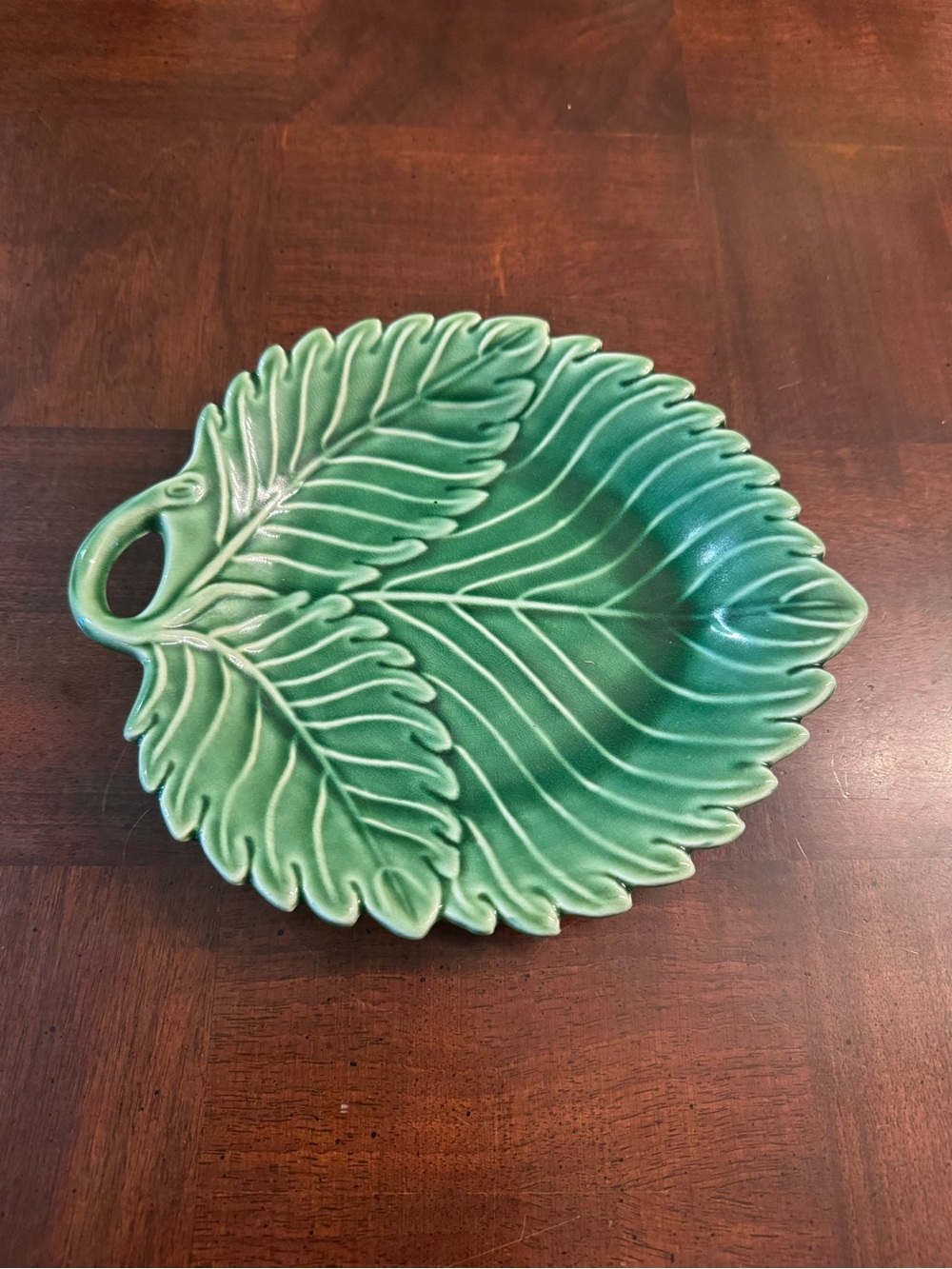 Majolica 8.75" Green Leaf Serving Dish Two's Company Pottery